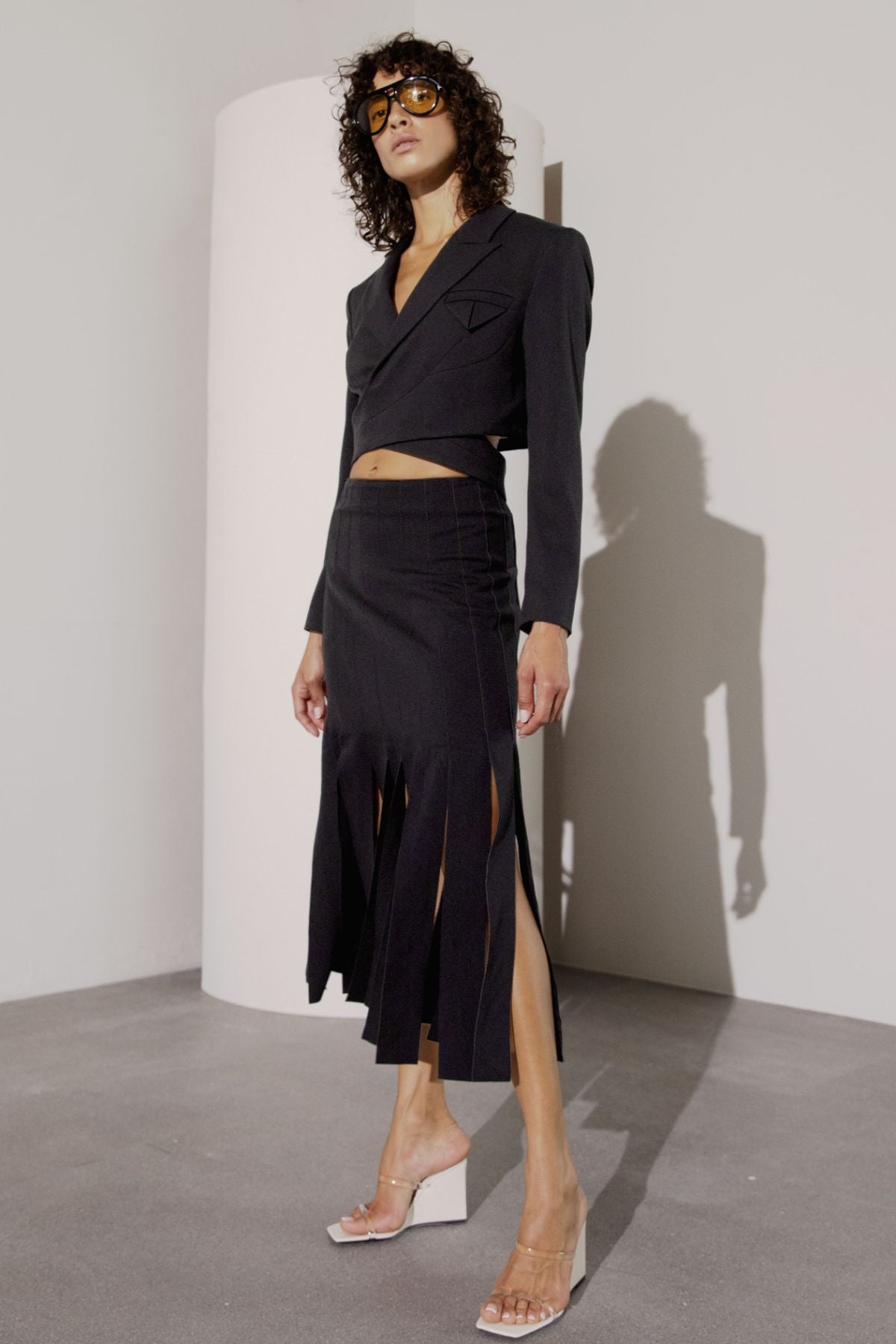 CMTAILOR - KURZER BLAZER IN SCHWARZ
