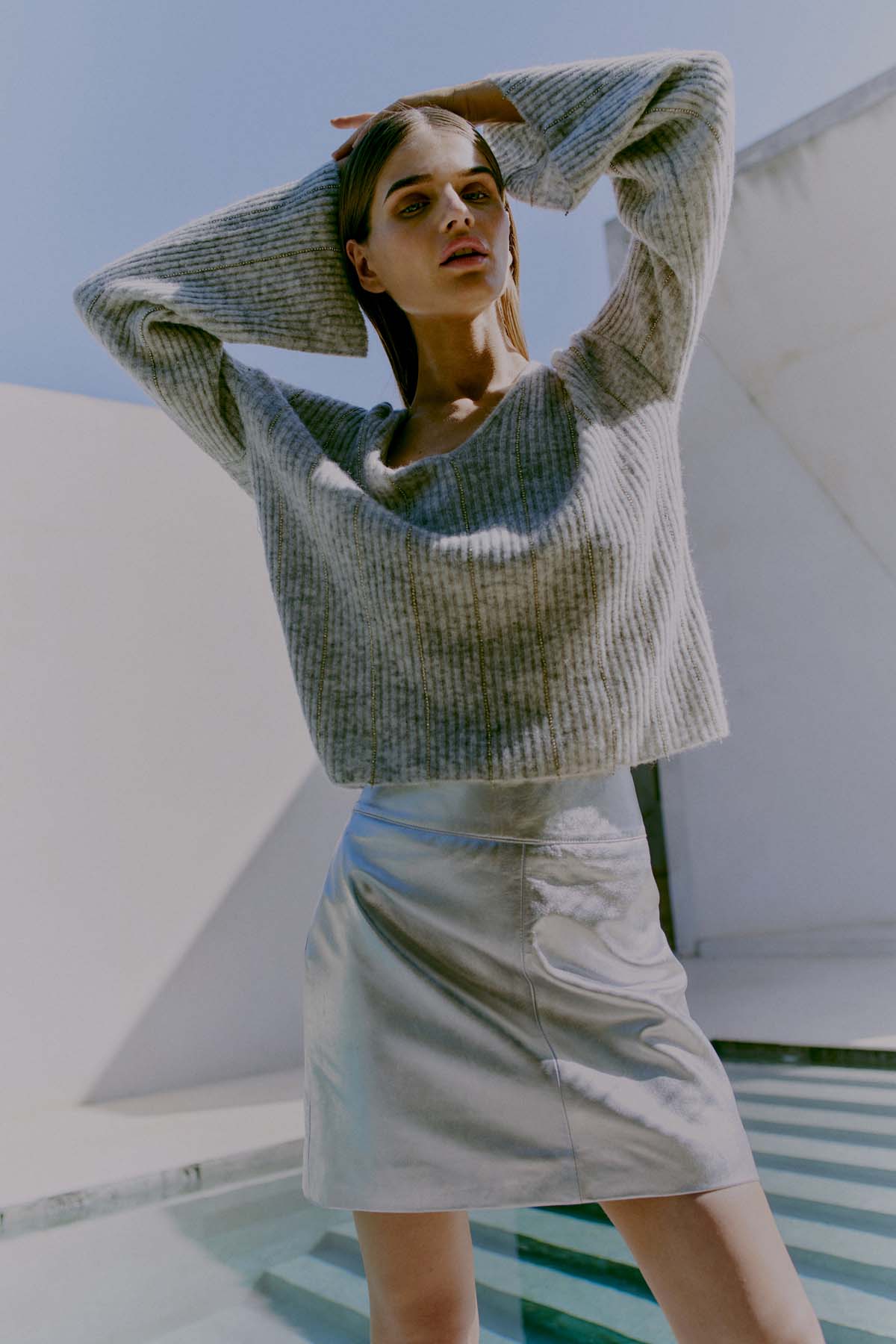 CMIBRA - STRICKPULLOVER MIT SIMILISTEINEN IN GRAU