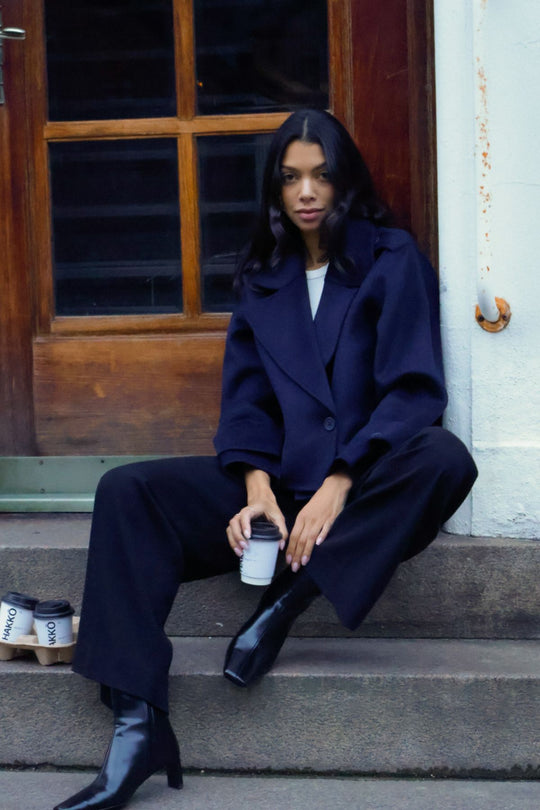 CMEMMA – KURZE DOPPELREIHIGE JACKE IN BLAU