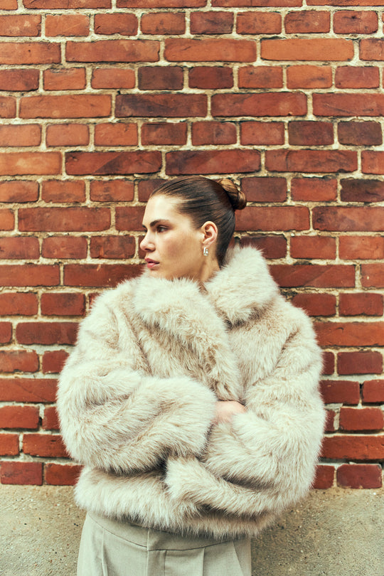 CMPLUSHY – KUNSTFELLJACKE IN BEIGE