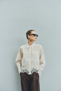 CMMOLLY - SHIRT MIT SPITZENBESATZ IN WOLLWEISS