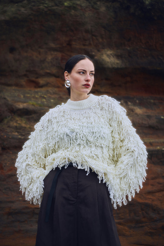 CMPINAR – PULLOVER MIT FRANSEN IN WEISS