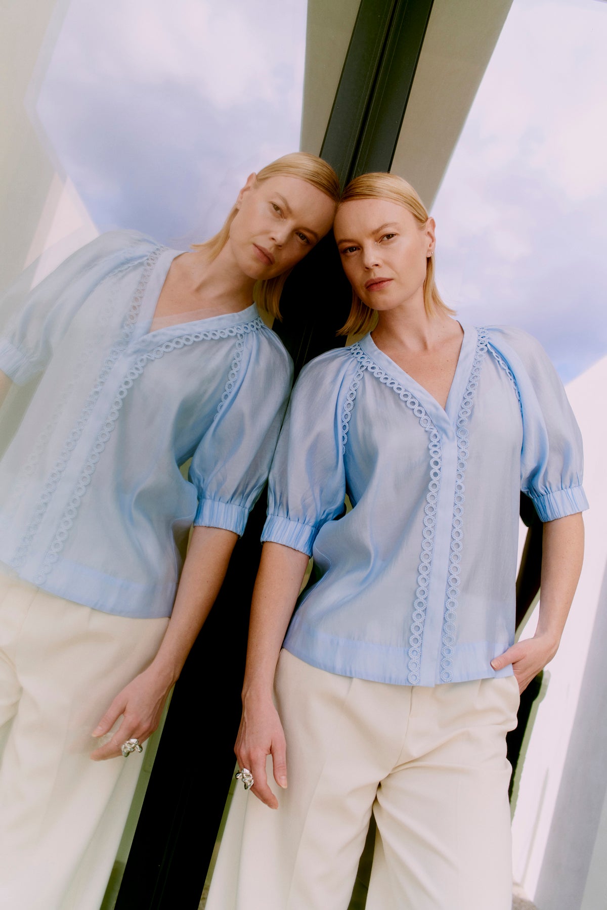 CMMOLLY – HEMD MIT CUT-AND-SEW-SPITZE IN BLAU