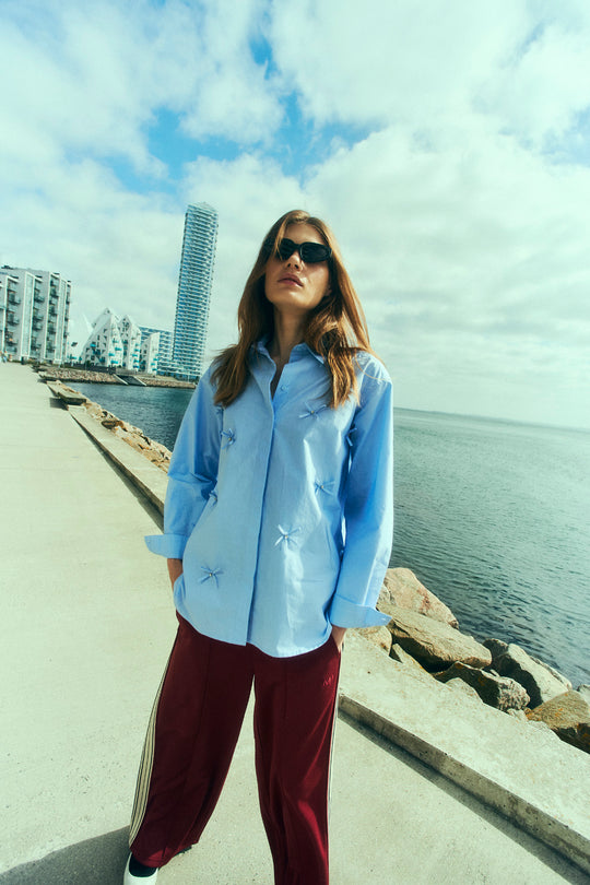 CMVATAN – HEMD MIT SCHLEIFEN IN BLAU