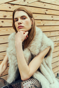 CMPLUSHY – WESTE AUS KUNSTFELL IN BEIGE