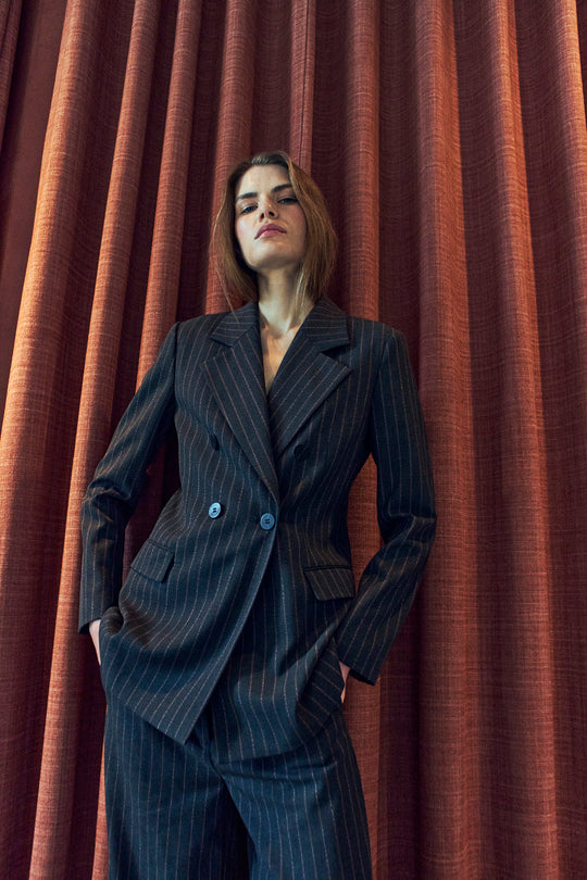 CMTAILOR – DOPPELREIHIGER BLAZER IN SCHWARZ UND  ROT