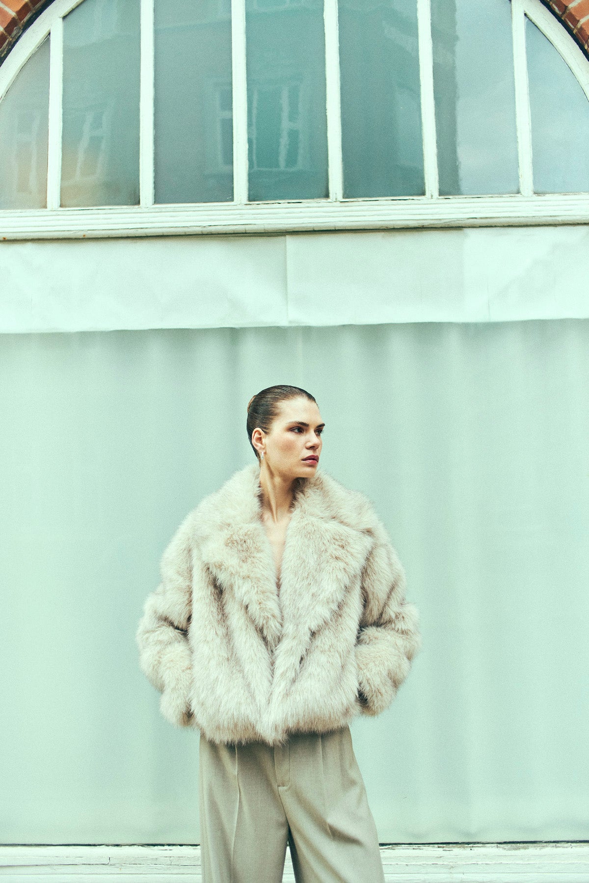 CMPLUSHY – KUNSTFELLJACKE IN BEIGE