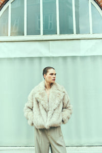 CMPLUSHY – KUNSTFELLJACKE IN BEIGE