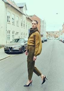 CMTILLY – BLUSE MIT SCHLEIFENDETAIL IN GRÜN