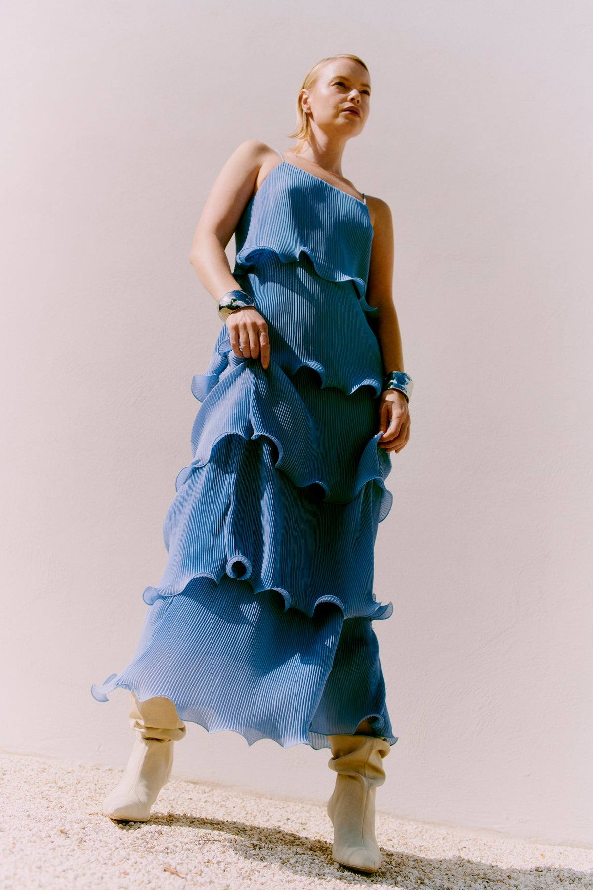 CMKIRA - PLISSIERTES KLEID IN BLAU