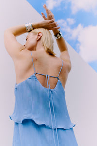 CMKIRA - PLISSIERTES KLEID IN BLAU