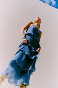 CMKIRA - PLISSIERTES KLEID IN BLAU