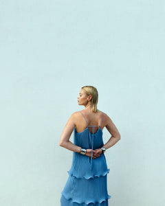 CMKIRA - PLISSIERTES KLEID IN BLAU
