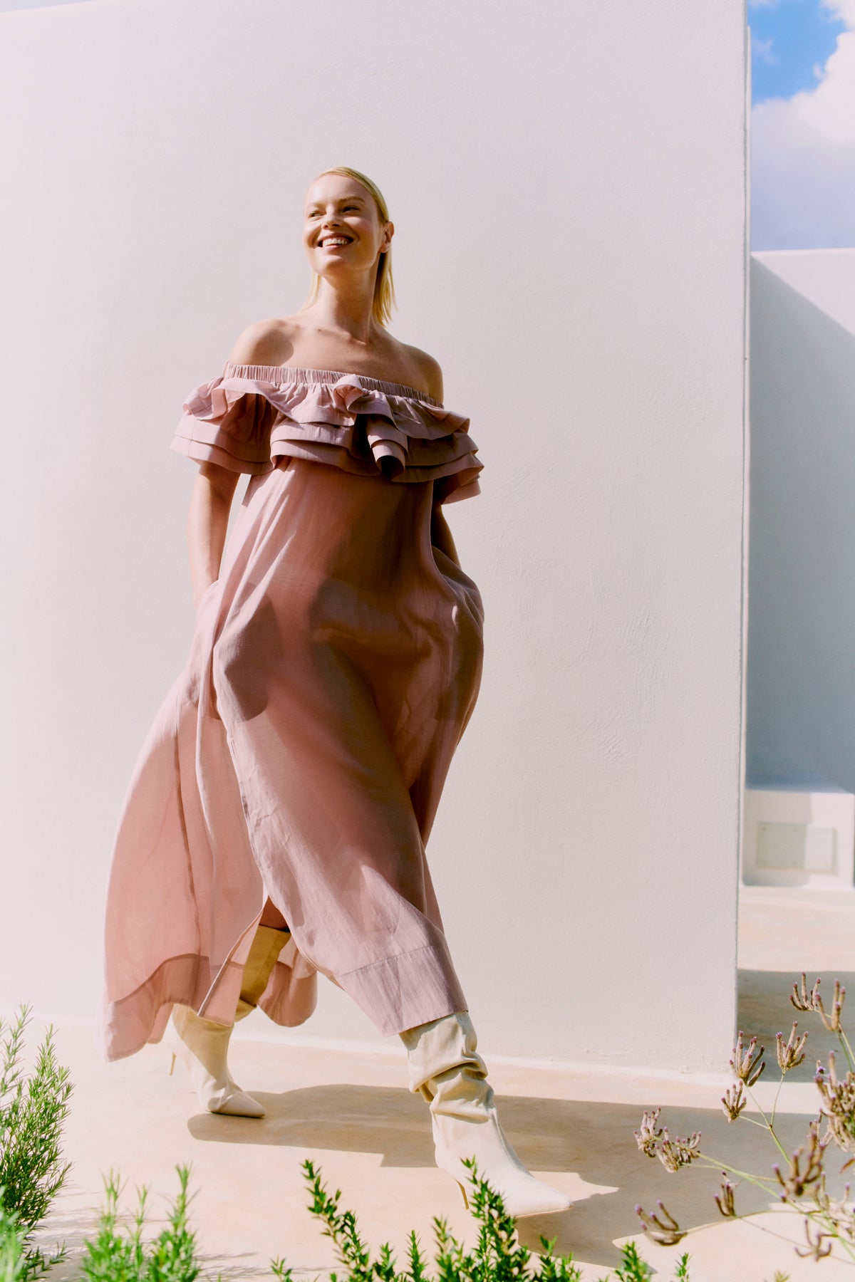CMMOLLY - OFF-SHOULDER KLEID MIT RÜSCHENBESATZ IN ROSA