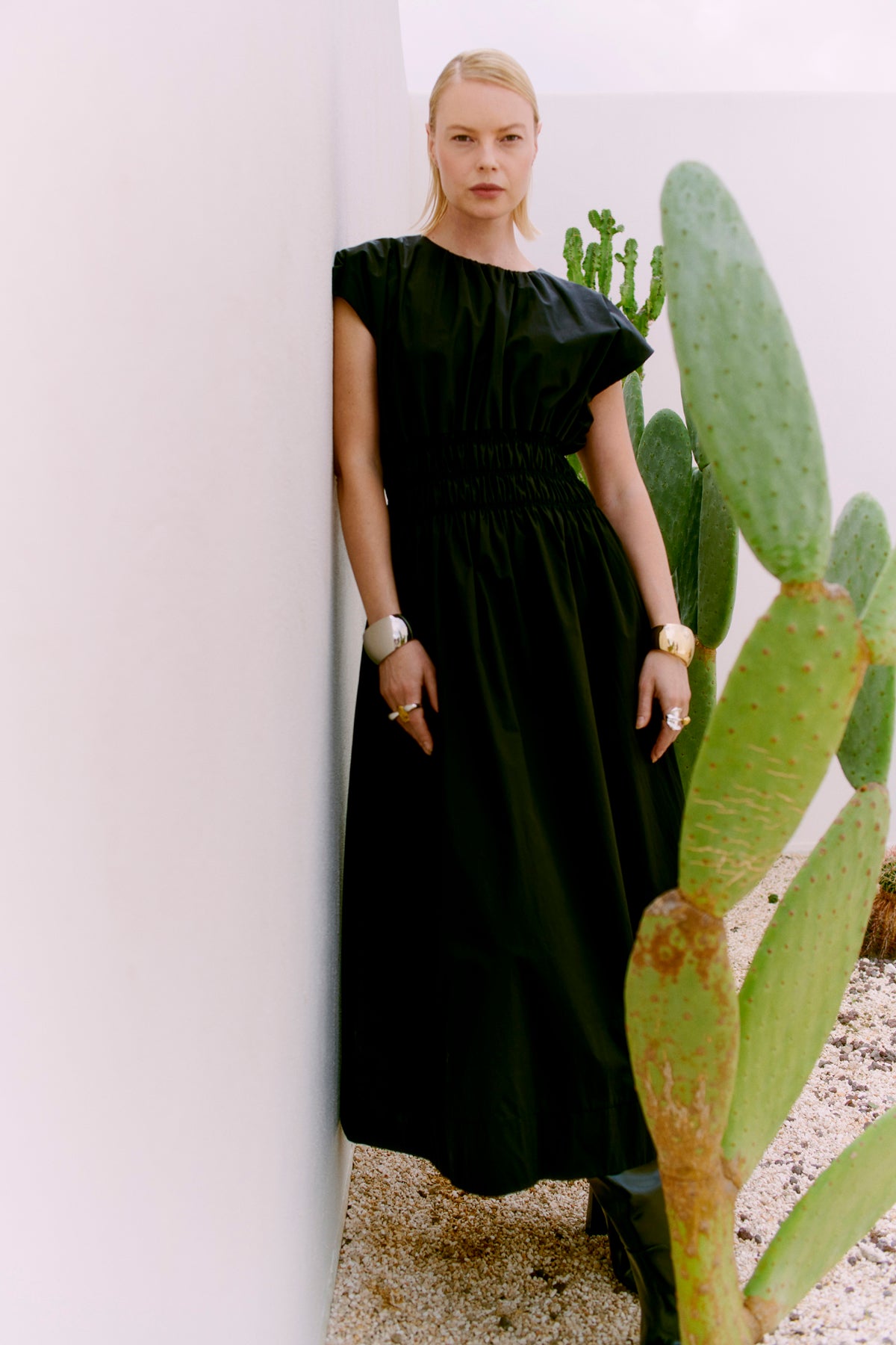 CMCRIPS - KLEID MIT SMOCK IN SCHWARZ