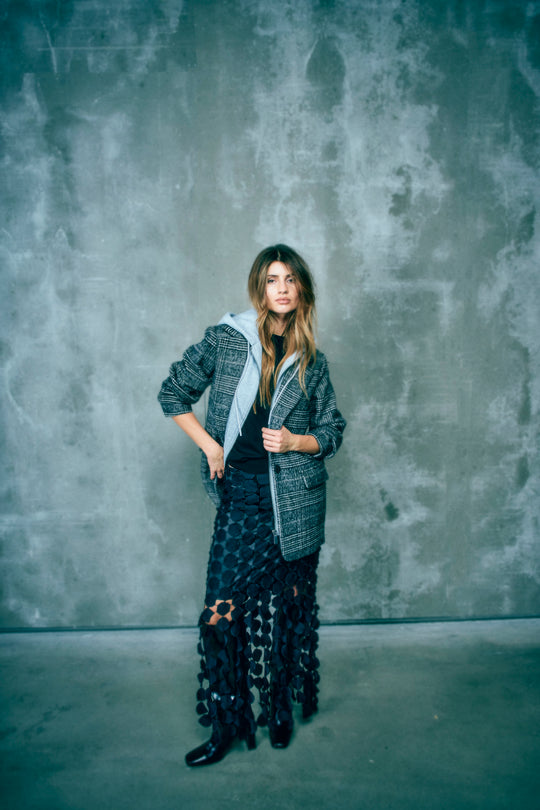 CMHOODIE – JACKE MIT ABNEHMBARER KAPUZE IN SCHWARZ UND WOLLWEISS