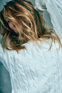 CMCOTTON - ZOPFSTRICK-PULLOVER MIT LOGOSTICKEREI IN WOLLWEISS