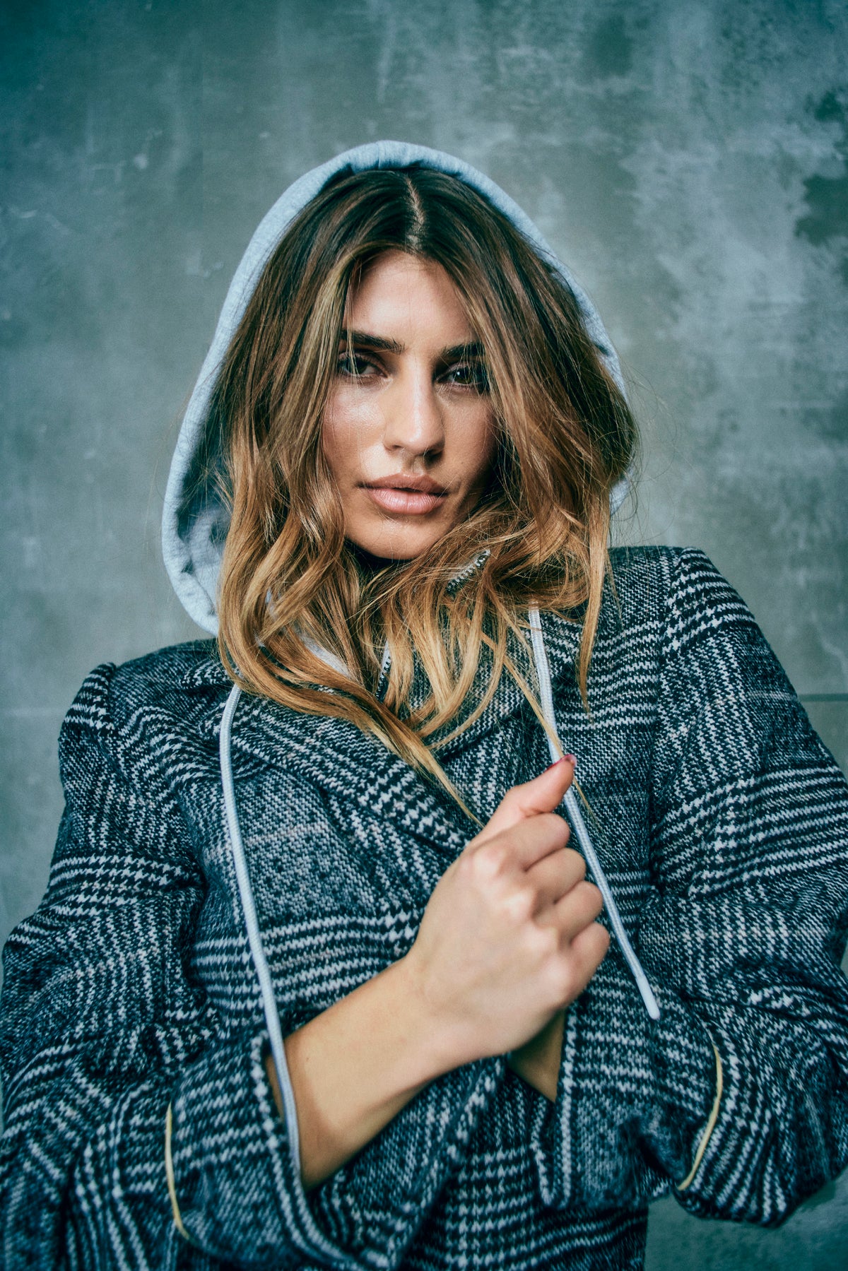 CMHOODIE – JACKE MIT ABNEHMBARER KAPUZE IN SCHWARZ UND WOLLWEISS