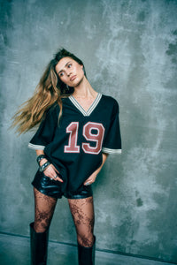 CMADIA – OVERSIZE-T-SHIRT MIT PRINT IN SCHWARZ