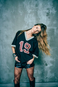 CMADIA – OVERSIZE-T-SHIRT MIT PRINT IN SCHWARZ