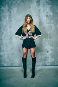 CMADIA – OVERSIZE-T-SHIRT MIT PRINT IN SCHWARZ