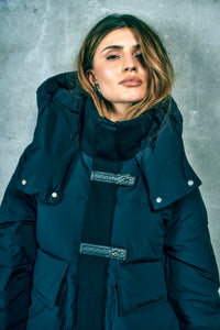 CMCICCO – DAUNENJACKE MIT KAPUZE IN SCHWARZ