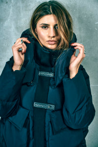 CMCICCO – DAUNENJACKE MIT KAPUZE IN SCHWARZ