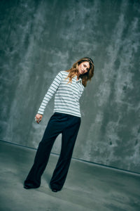 CMMUSE – POLOSHIRT MIT STREIFEN IN WOLLWEISS UND SCHWARZ