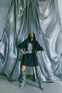 CMMUSE – KLEID MIT PRINT IN SCHWARZ