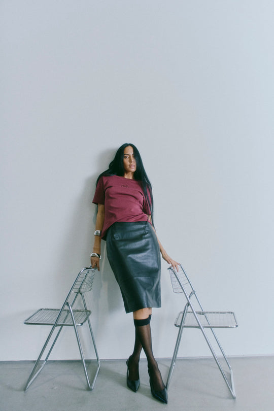 CMMUSE – SCHMAL GESCHNITTENES T-SHIRT IN ROT