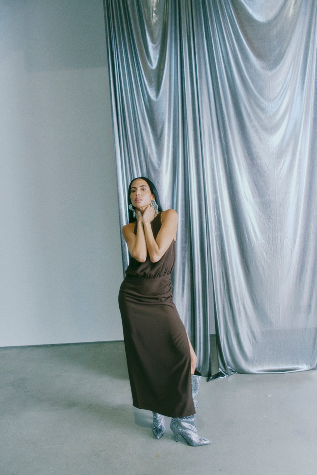 CMSANA – KLEID MIT BALLONÄRMELN IN BRAUN