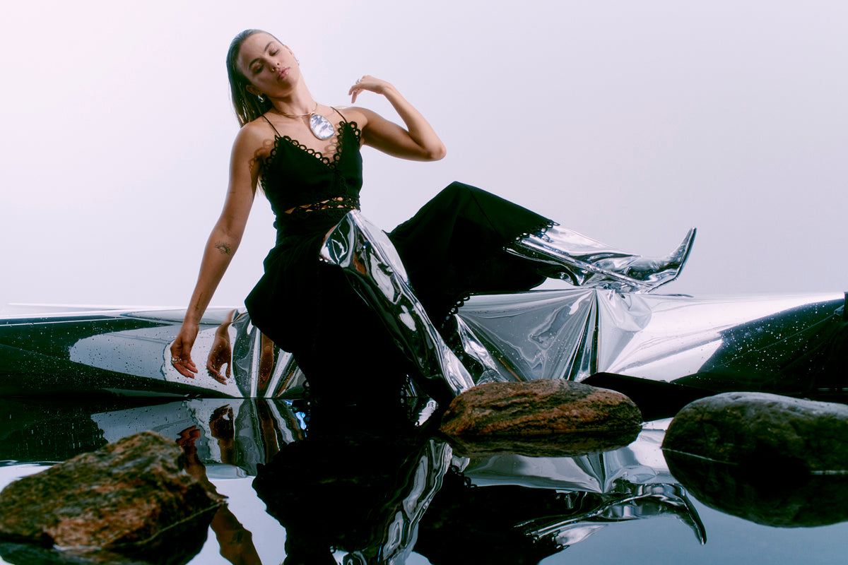 CMASLEAH – TOP MIT CUT-AND-SEW-SPITZE IN SCHWARZ