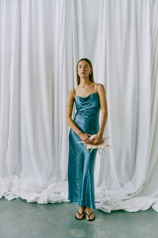 CMSASHA – SATINKLEID IN BLAU
