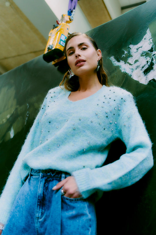 CMMARNI - PULLOVER MIT STEINEN IN GRÜN