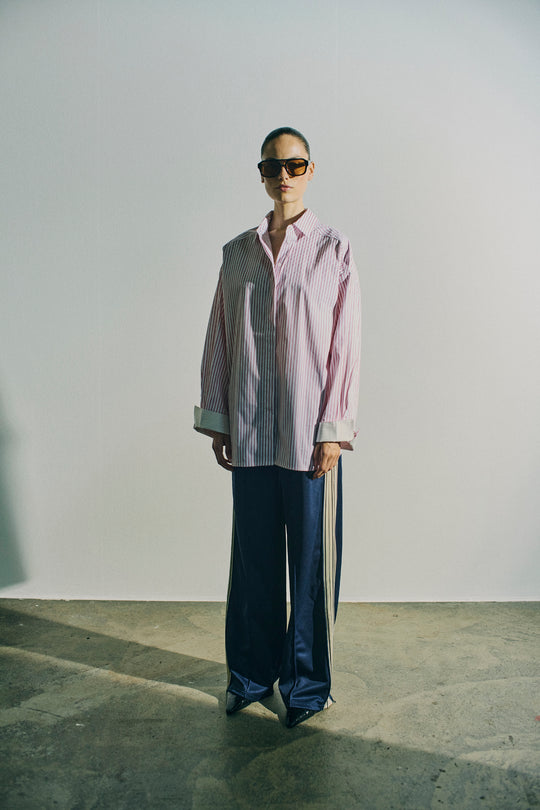 CMMARYANN – OVERSIZE-HEMD IN GESTREIFT WEISS UND ROT