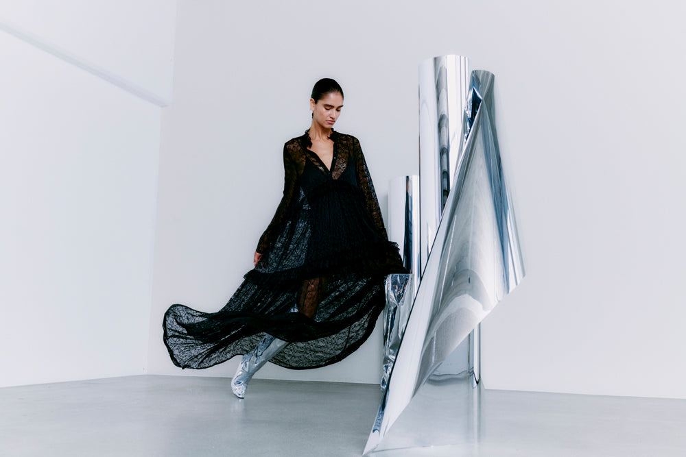 CMEA - SPITZENKLEID IN SCHWARZ