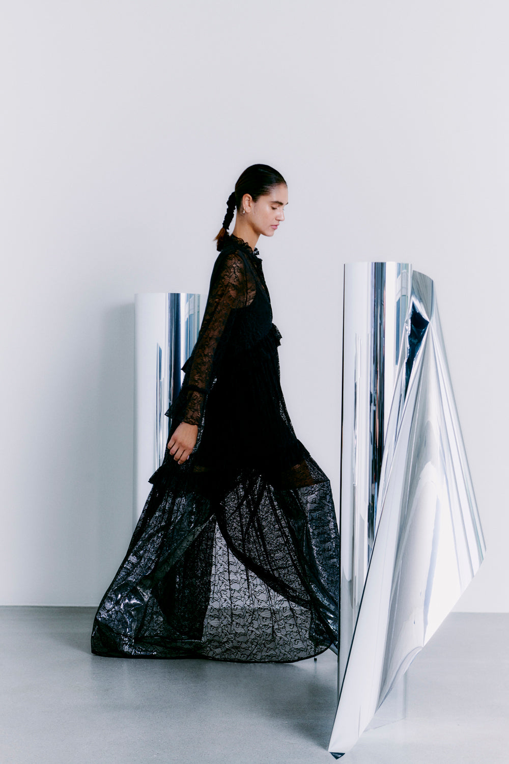 CMEA - SPITZENKLEID IN SCHWARZ