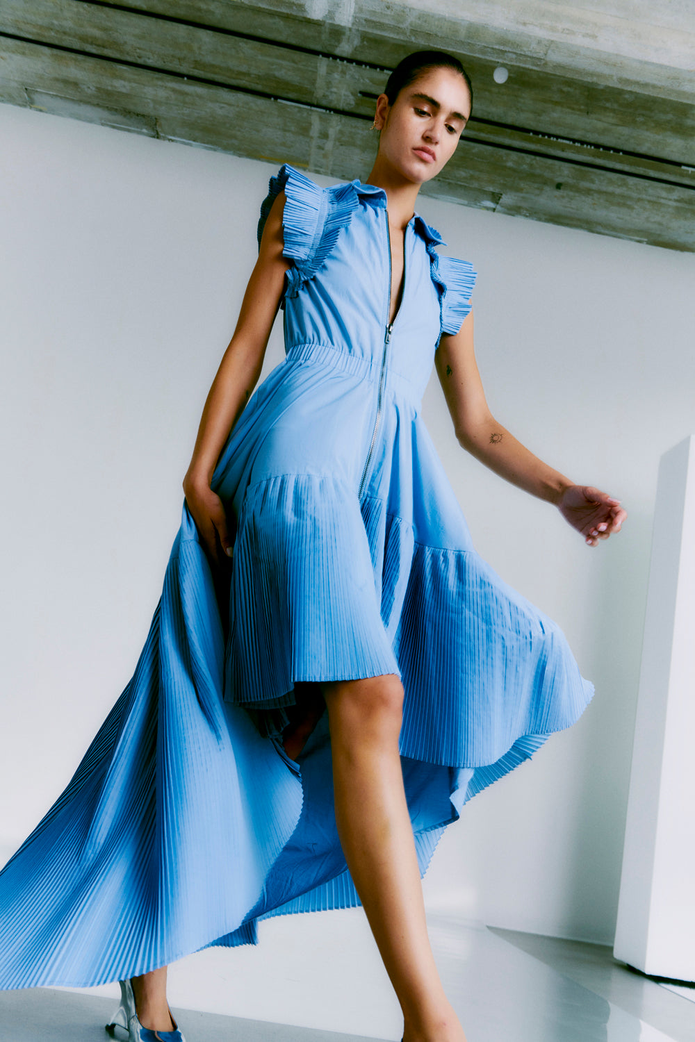 CMPLEAT - CMPLEAT – KLEID MIT REISSVERSCHLUSS IN BLAU