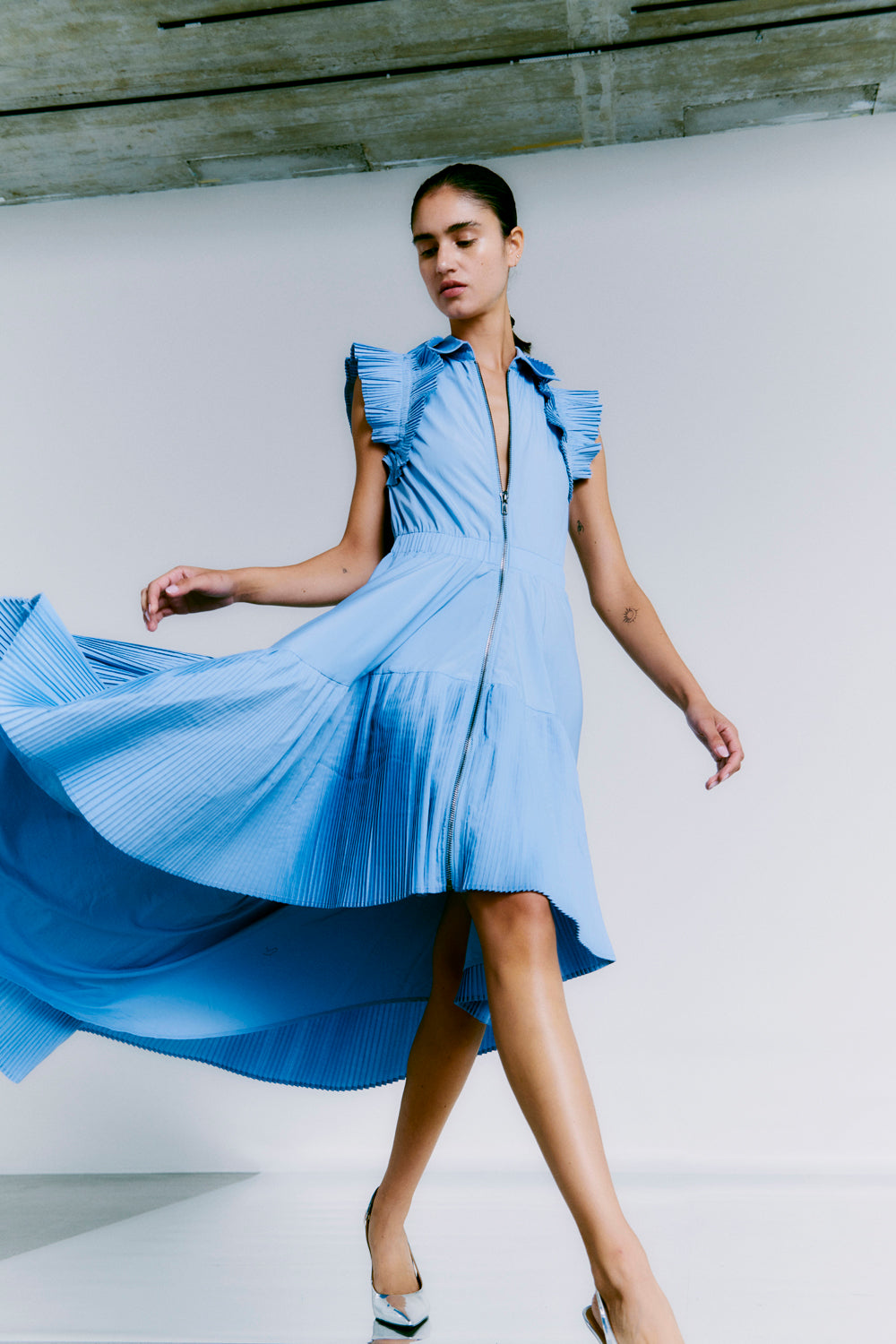CMPLEAT - CMPLEAT – KLEID MIT REISSVERSCHLUSS IN BLAU