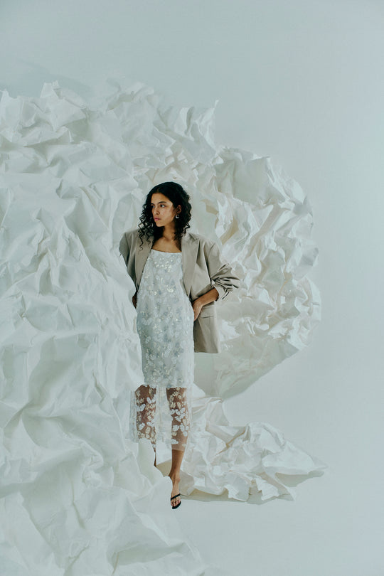 CMZIA – PAILETTENKLEID IN WOLLWEISS