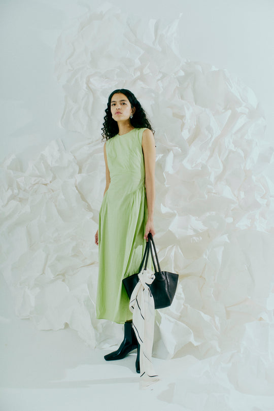 CMPOPPI – KLEID MIT OFFENEM RÜCKEN IN GRÜN