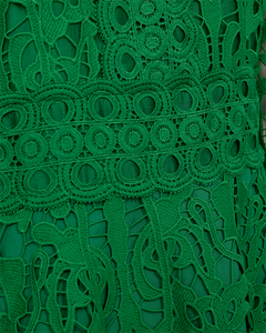 CMLALY - KLEID MIT SPITZE IN GRUN