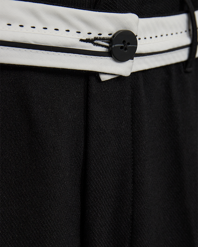 CMTAILOR - HOSE MIT NIEDRIGER TAILLE UND GÜRTEL IN SCHWARZ
