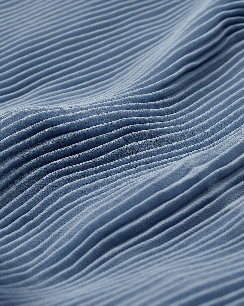 CMKIRA - PLISSIERTES KLEID IN BLAU