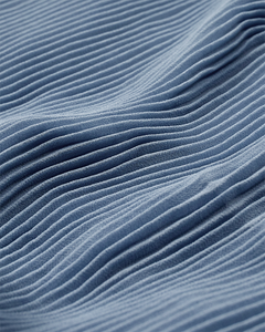 CMKIRA - PLISSIERTES KLEID IN BLAU