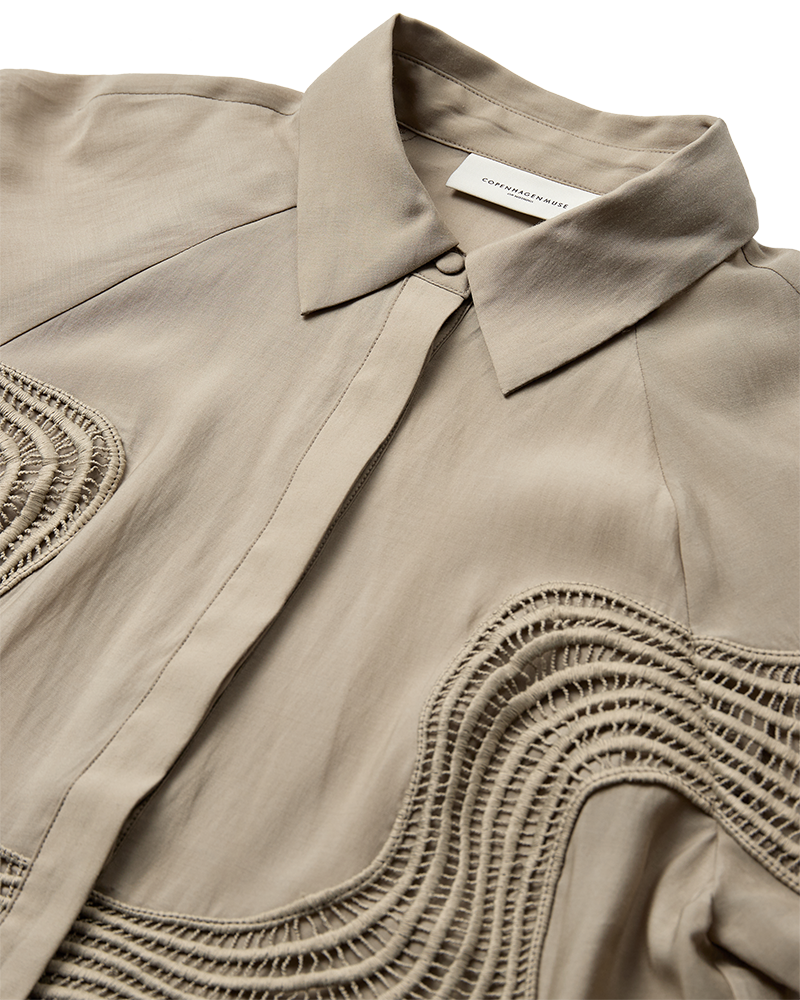 CMMOLLY - HEMD MIT SPITZE IN BEIGE