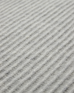 CMNUGGY - RIBBESTRICKTE WESTE IN GRAU