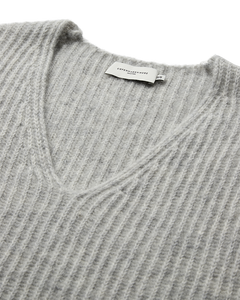 CMNUGGY - RIBBESTRICKTE WESTE IN GRAU