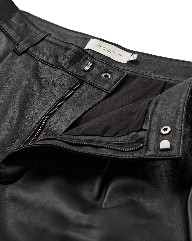 CMROYAL – LAMMFELLHOSE IN SCHWARZ