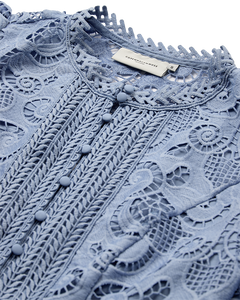 CMLANLY - KLEID MIT SPITZE IN BLAU